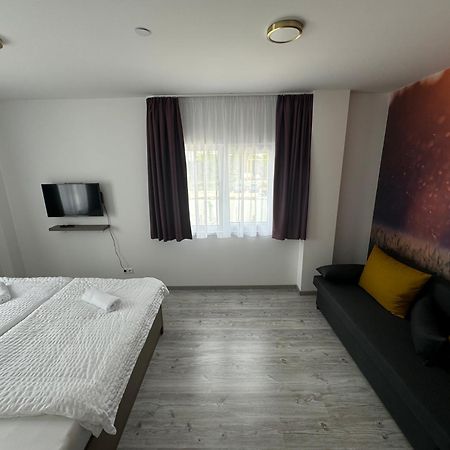 Potkerek Motel Gyor Exterior photo