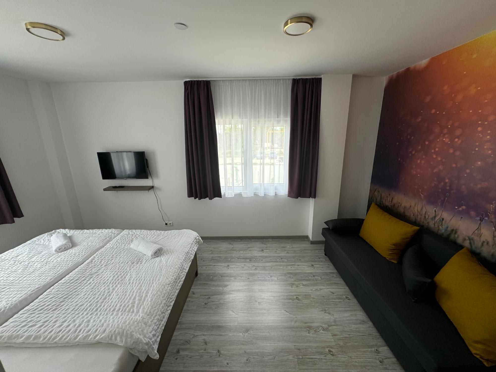 Potkerek Motel Gyor Exterior photo